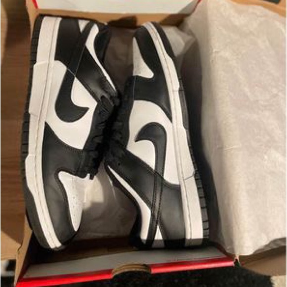 Men’s panda dunks size 11
In great condition
Comes with box - Picture 2 of 5